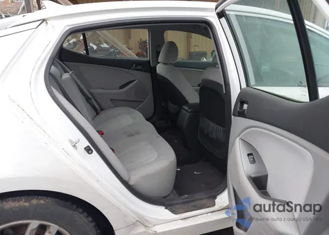 2011 Kia Optima Lx z USA, uszkodzony, nr VIN KNAGM4A76B5109569